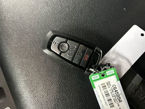 Used 2024 Ford Expedition Max XLT image 22