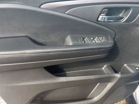 Used 2022 Honda Pilot Sport image 13