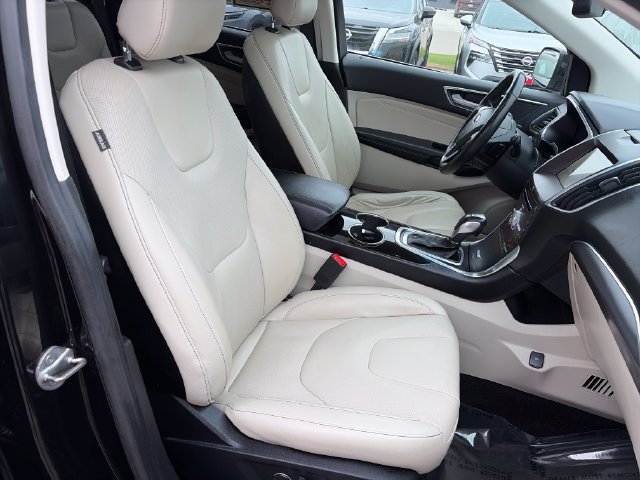 Used 2017 Ford Edge Titanium w/ Equipment Group 301A AWD/4WD image 39