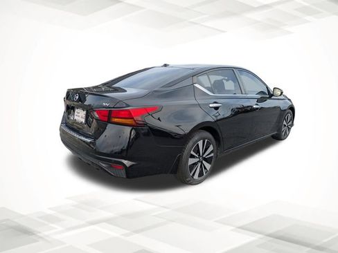 Used 2021 Nissan Altima 2.5 SV image 3