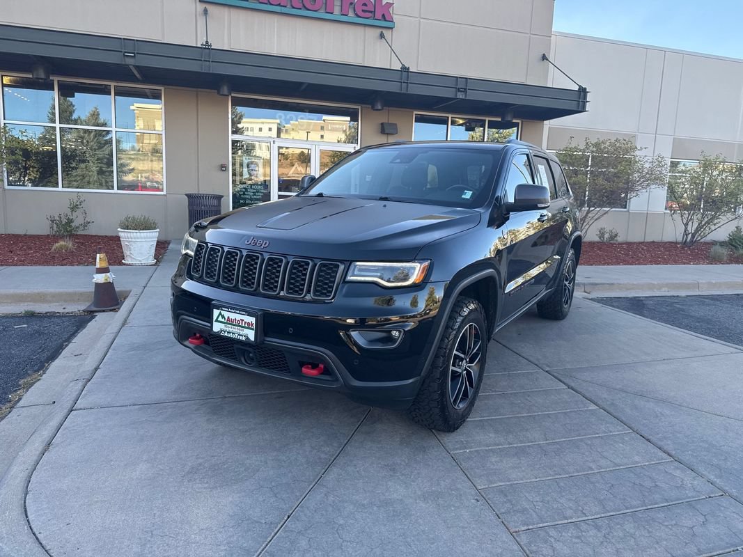 Used 2018 Jeep Grand Cherokee Trailhawk w/ Trailhawk Luxury Group AWD/4WD image 2