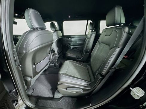 New 2025 Jeep Grand Cherokee L Laredo image 26