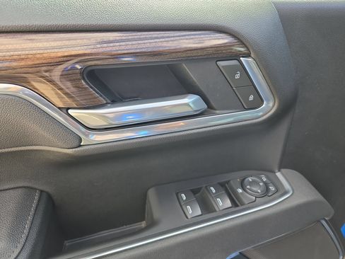 Used 2025 Chevrolet Silverado 1500 LT AWD/4WD image 12