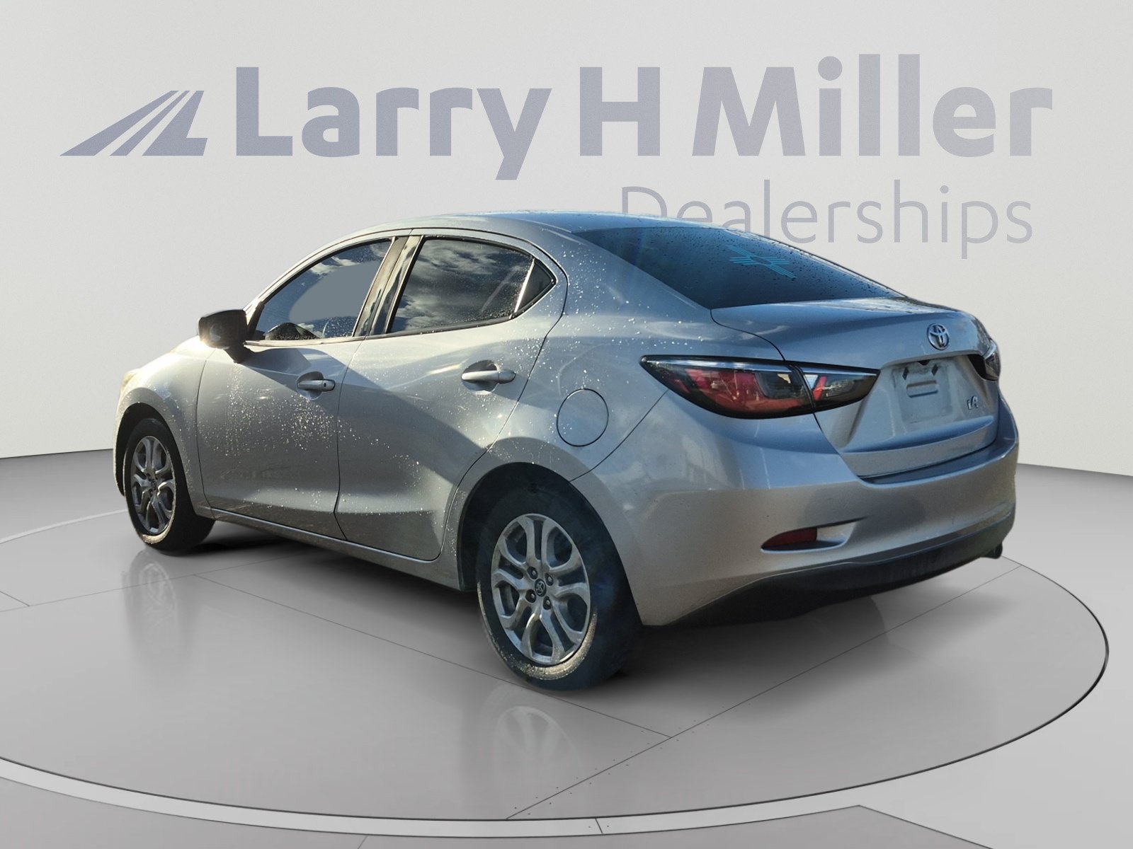 Used 2018 Toyota Yaris iA FWD image 3