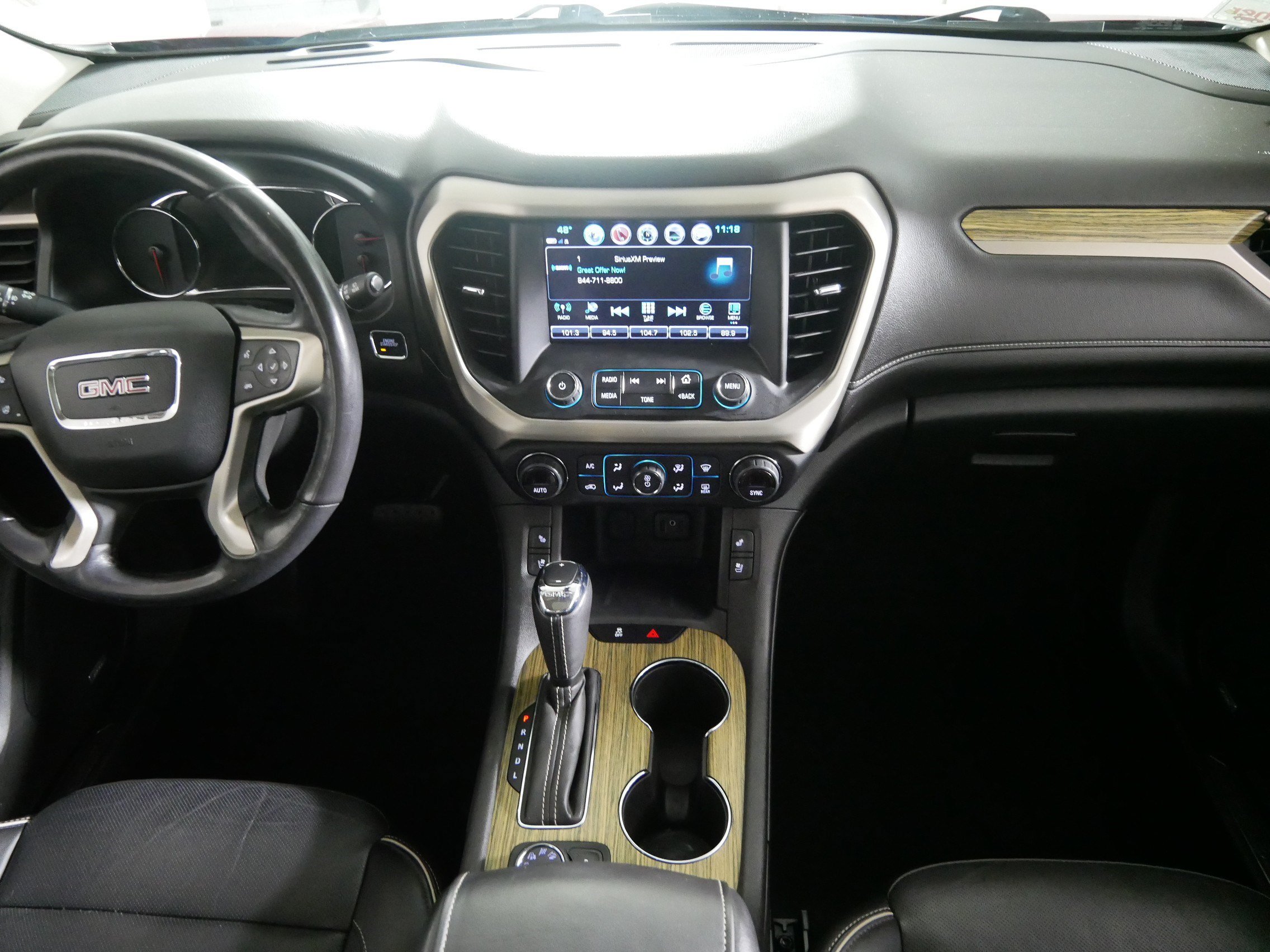 Used 2019 GMC Acadia Denali w/ Technology Package AWD/4WD image 10