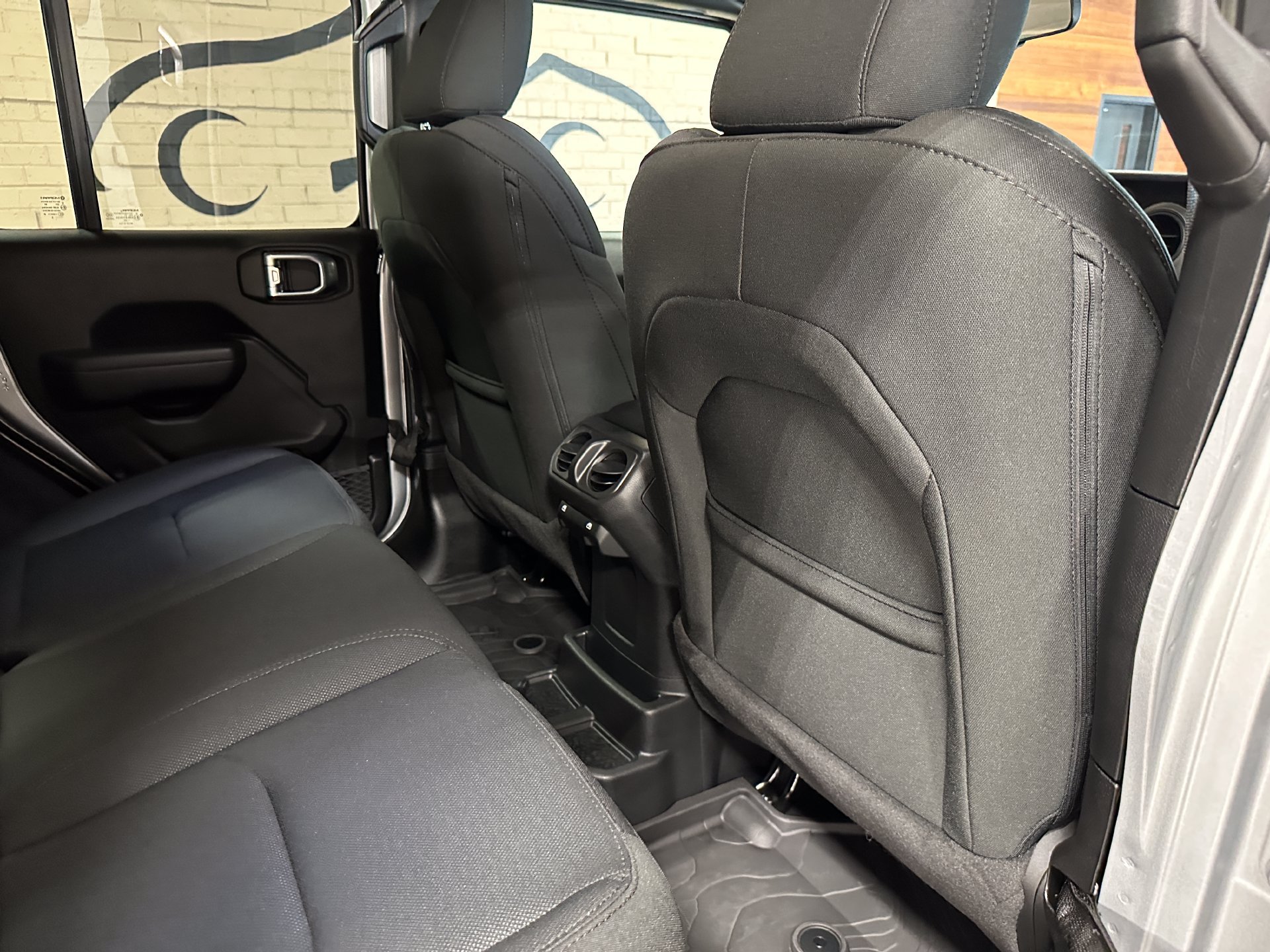 Used 2023 Jeep Wrangler Unlimited AWD/4WD image 19