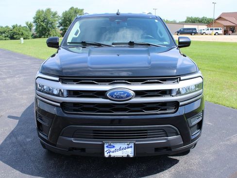 Used 2022 Ford Expedition XLT AWD/4WD image 2