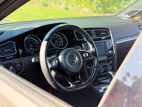 Used 2017 Volkswagen Golf 4-Door AWD/4WD image 16