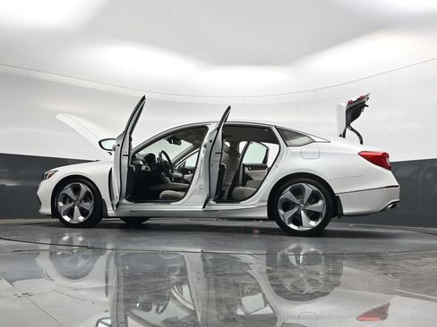 Used 2018 Honda Accord Touring image 43
