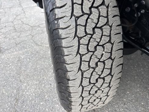 Used 2025 Toyota Tacoma TRD Off-Road image 32