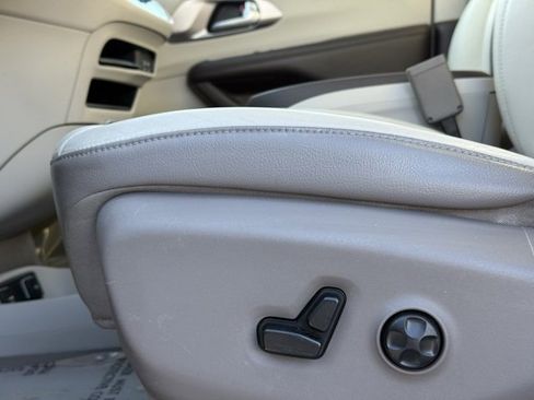 Certified 2017 Chrysler Pacifica Touring-L image 12