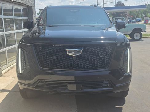 Used 2026 Cadillac Escalade ESV Platinum Sport w/ LPO, ONYX Package AWD/4WD image 2