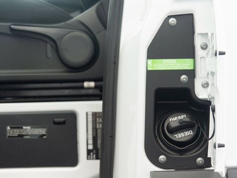 Used 2025 Mercedes-Benz Sprinter 2500 image 25