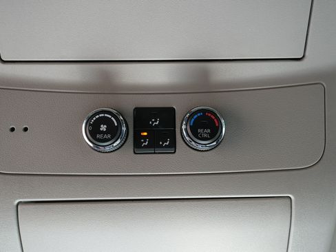 Used 2015 Nissan Armada SV RWD image 32