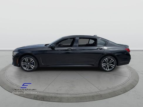 Used 2020 BMW 750i xDrive w/ M Sport Package image 4