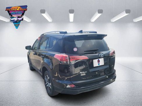 Used 2017 Toyota RAV4 LE FWD image 6