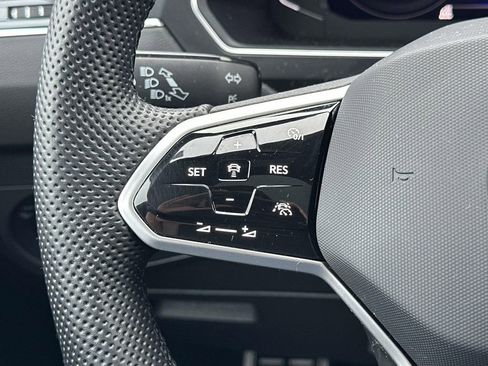 Certified 2023 Volkswagen Tiguan SEL R-Line image 27