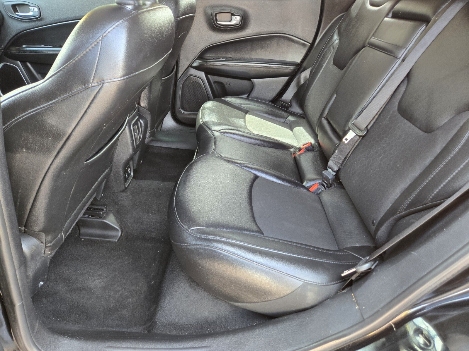 Used 2019 Jeep Compass Latitude FWD image 9