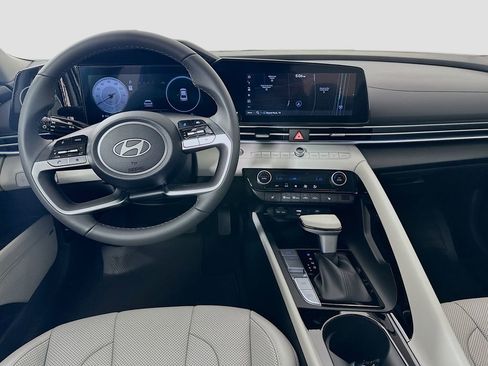 New 2025 Hyundai Elantra Limited image 18