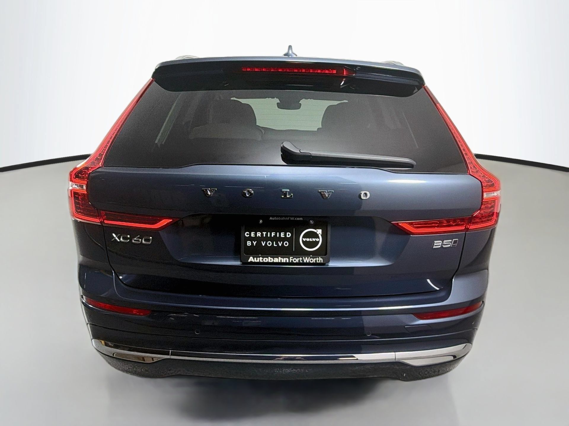Certified 2023 Volvo XC60 B5 Plus AWD/4WD image 7