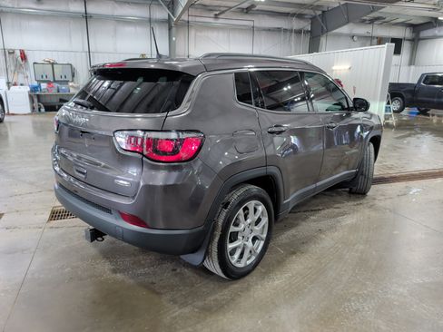 Used 2024 Jeep Compass Latitude AWD/4WD image 3