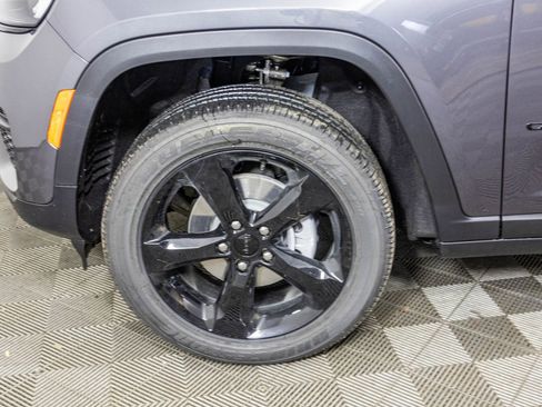 New 2025 Jeep Grand Cherokee Altitude image 39
