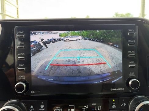 Used 2021 Toyota Highlander L AWD/4WD image 33