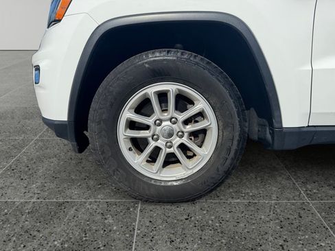 Used 2020 Jeep Grand Cherokee Laredo AWD/4WD image 14