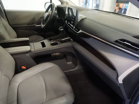 Used 2024 Toyota Sienna XLE w/ XLE Plus Package image 25