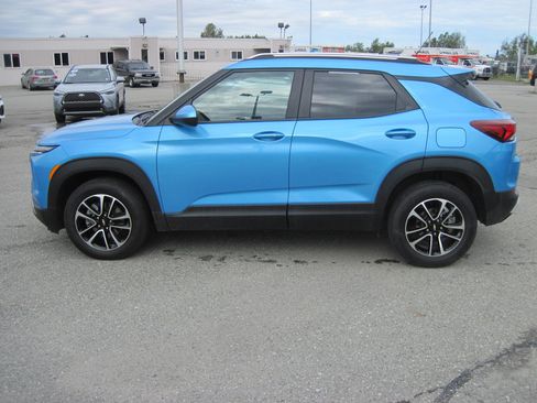 Used 2025 Chevrolet TrailBlazer LT AWD/4WD image 7