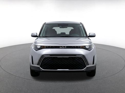 Used 2025 Kia Soul LX w/ LX Technology Package FWD image 2
