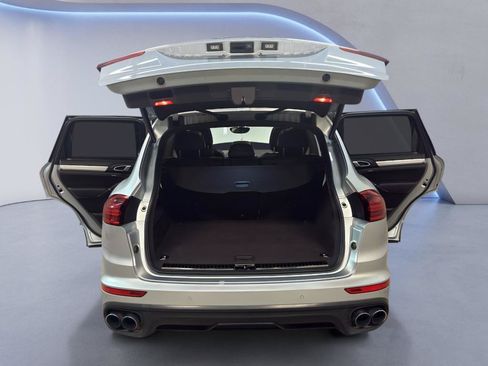 Used 2016 Porsche Cayenne Turbo AWD/4WD image 13