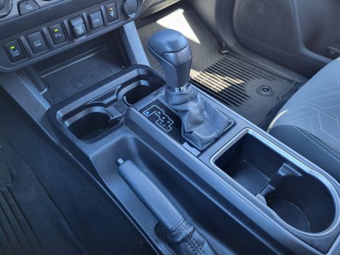 Used 2021 Toyota Tacoma TRD Sport w/ Technology Package image 12