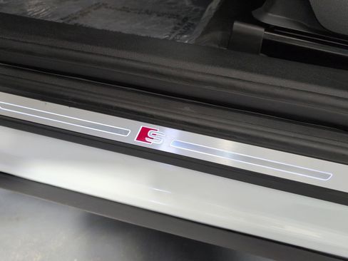 Certified 2025 Audi Q5 2.0T Premium Plus w/ Premium Plus Package image 11