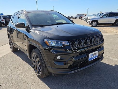 New 2026 Jeep Compass Latitude image 10
