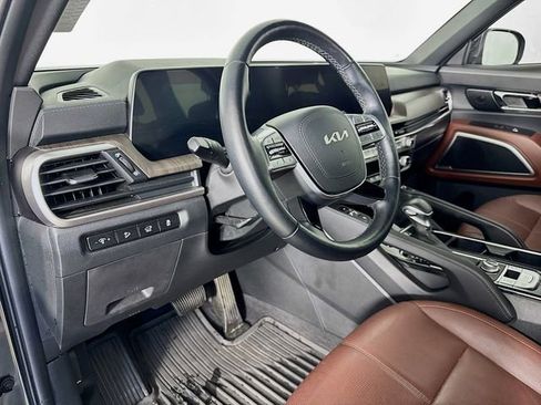 Used 2024 Kia Telluride EX w/ EX Captain's Chair Package image 13