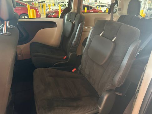 Used 2019 Dodge Grand Caravan SE FWD image 13
