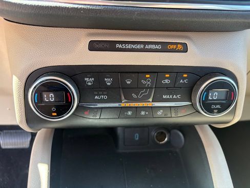 Used 2020 Ford Escape Titanium AWD/4WD image 22
