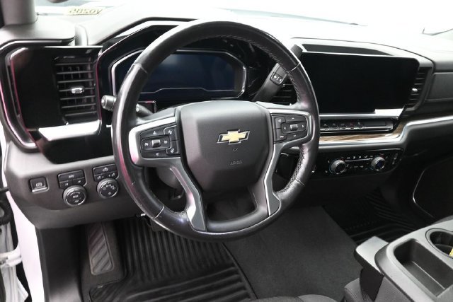 Used 2022 Chevrolet Silverado 1500 LT AWD/4WD image 24