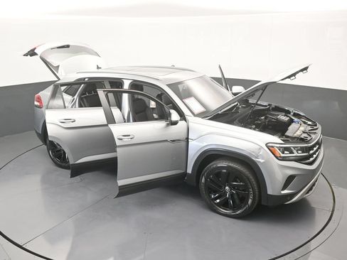 Used 2022 Volkswagen Atlas Cross Sport SE FWD image 72