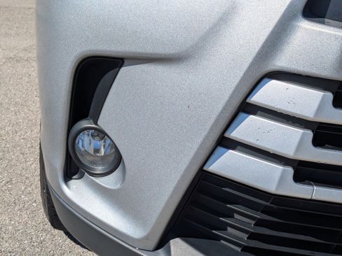 Used 2017 Toyota Highlander SE image 12