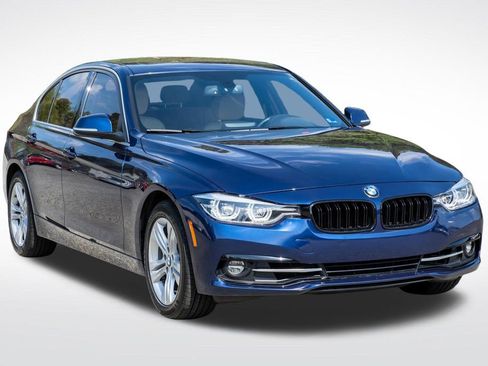 Used 2018 BMW 330i xDrive Sedan w/ Convenience Package AWD/4WD image 10