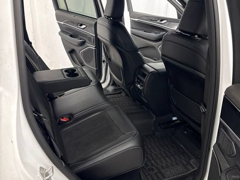 Used 2023 Jeep Grand Cherokee Trailhawk w/ Luxury Tech Group III AWD/4WD image 34