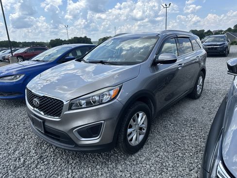 Used 2017 Kia Sorento FWD w/ LX Convenience Package image 4