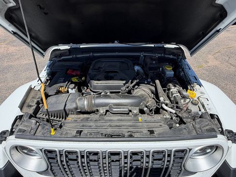 Used 2025 Jeep Wrangler Unlimited Sahara AWD/4WD image 31