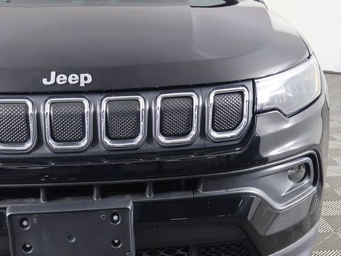 Used 2022 Jeep Compass Latitude image 14