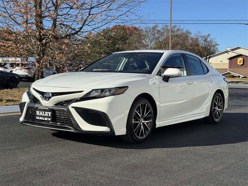 Used 2023 Toyota Camry SE image 23