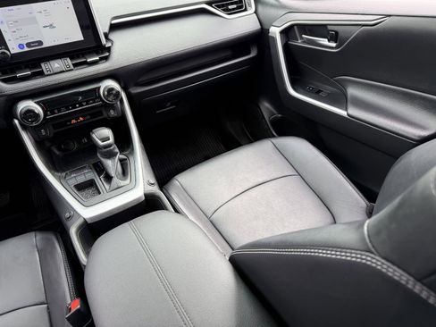 Used 2023 Toyota RAV4 XLE Premium image 17