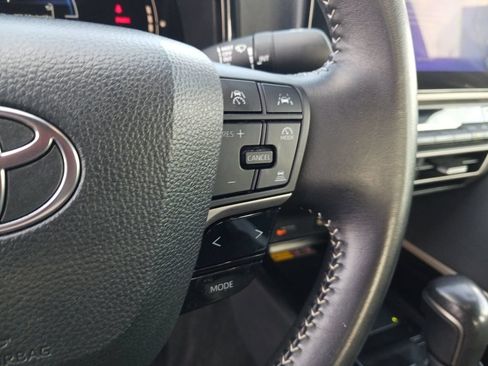 Used 2025 Toyota Camry SE FWD image 33