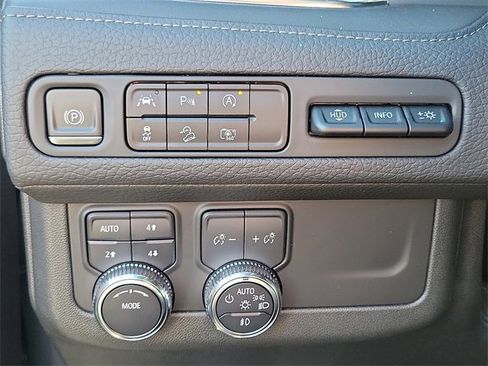 Used 2023 GMC Yukon Denali image 13